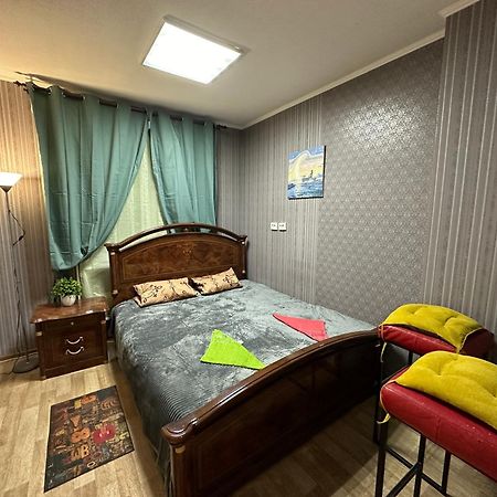 Ararat-Poznyaki Hostel Kiev Bagian luar foto