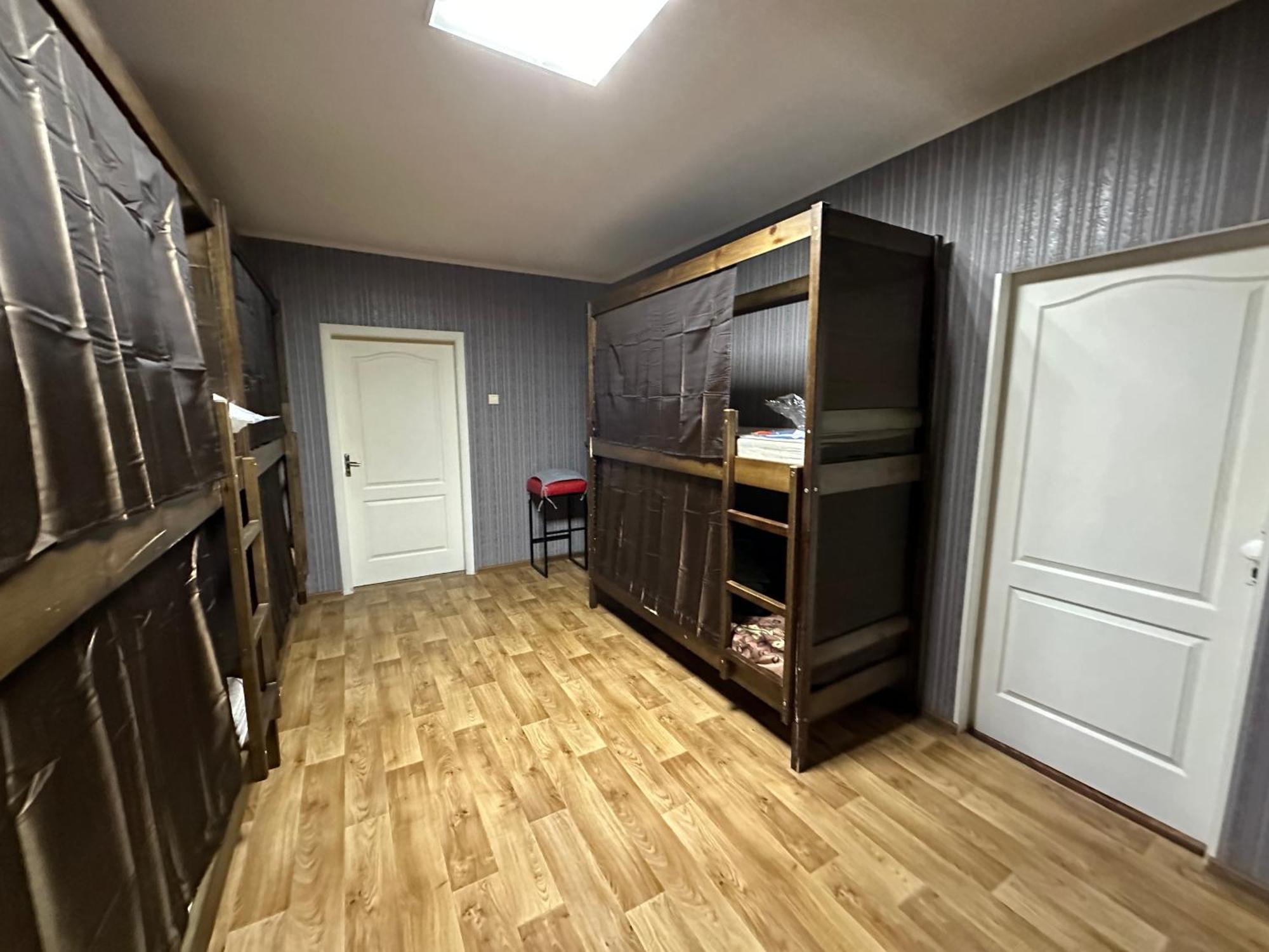 Ararat-Poznyaki Hostel Kiev Bagian luar foto
